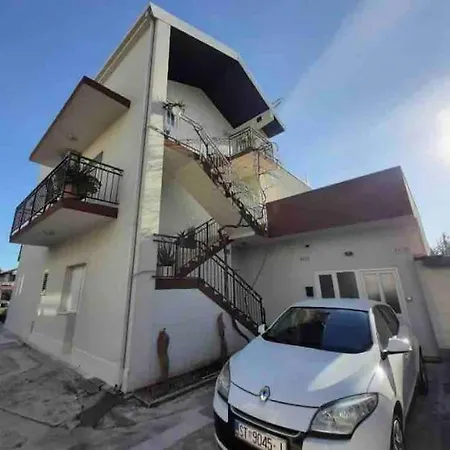 Spacious Matej Near The Sea *